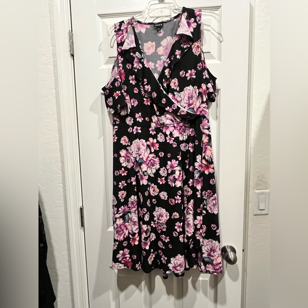 Torrid cold shoulder dress, knee length 2x